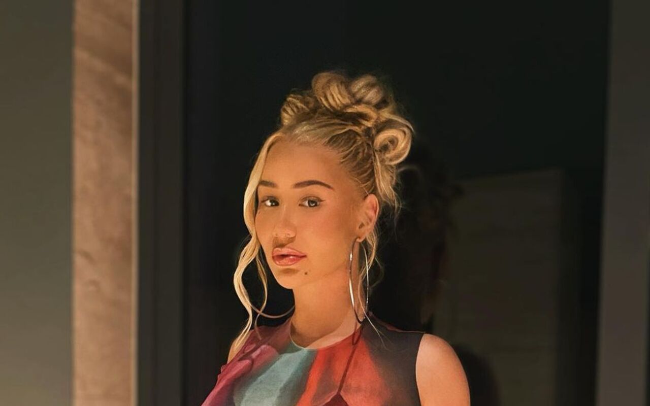 Iggy Azalea Compiles Her Uncensored Steamy Selfies For Coffee Table Book Hotter Than Hell 